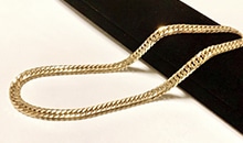 金のネックレス